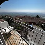 Апартаменты An Tij Sle - Nel Cuore Del Borgo Гуарене